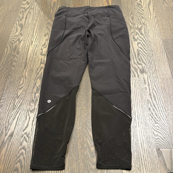 Lulu lemon 3/4 legging with mesh detail - size 8 - Picture 3 of 4